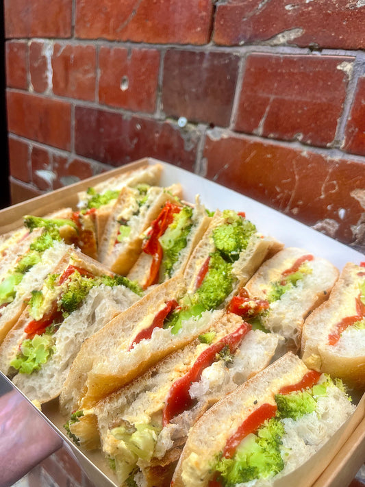 Lunch Pide Box - Charred Broccoli & Red Pepper (Ve)